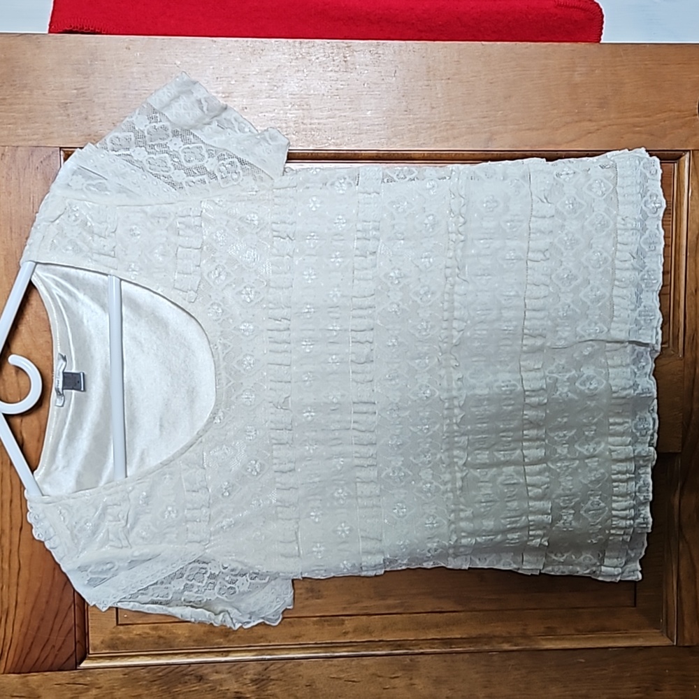 Short sleeve lace shirt size M